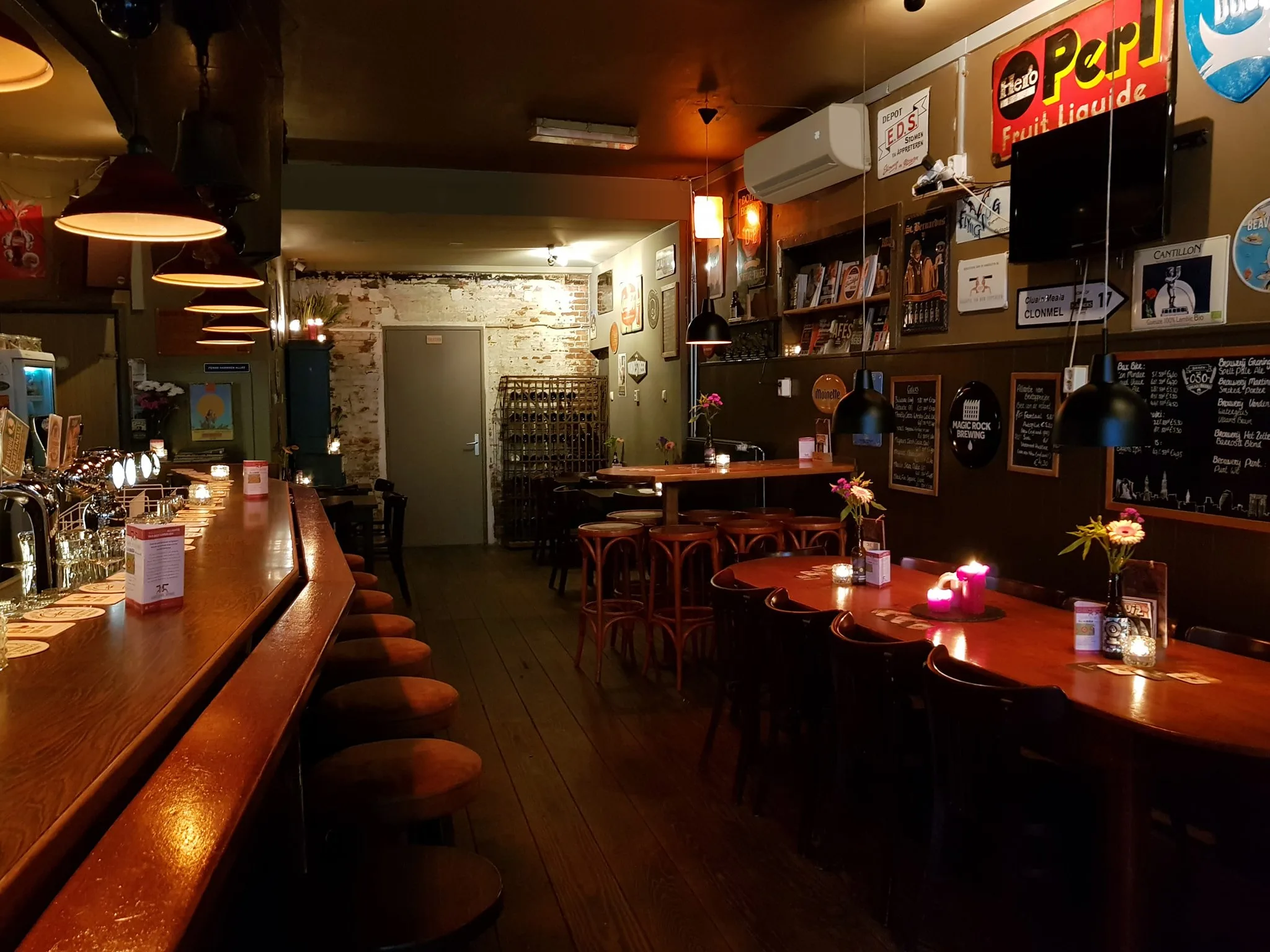 Cafe De Koffer