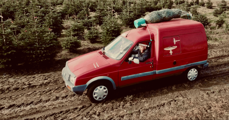 Haal in december jouw unieke kerstboom op bij De Drie Gezusters, dan plant BeterBoompje er een nieuwe voor terug