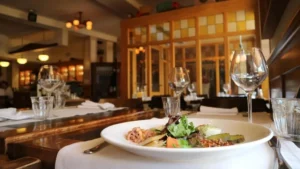 Restaurant Weeva vous presentez: Culinaire verwennerij met muzikale omlijsting door chansonnière Davine