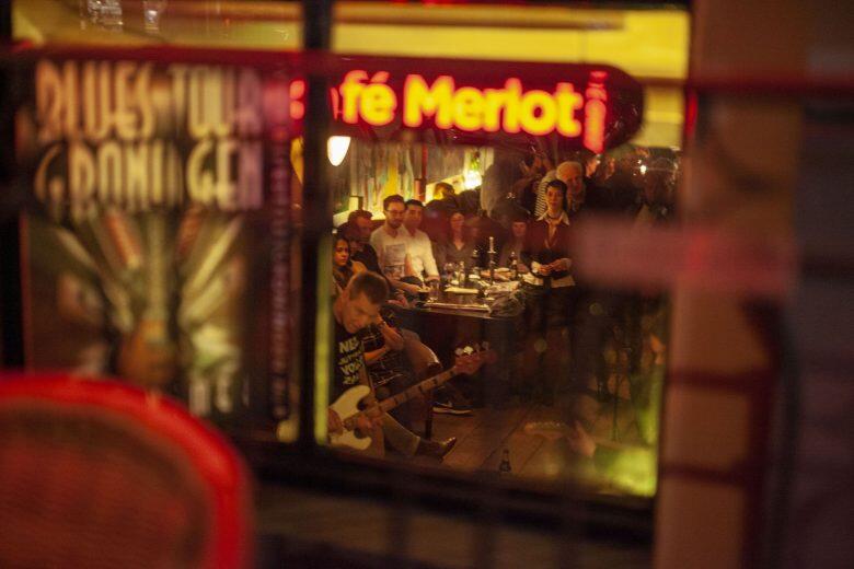 Met keldercafé Merlot treedt Han Plaggemars in de voetsporen van zijn vader