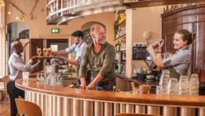 Altijd al willen werken in de horeca? Kom dan naar de Baanborrel in de Drie Gezusters!